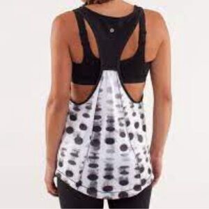 Lululemon Athletica Run For Your Money Tank Sz6. Seaside Dot White and black
